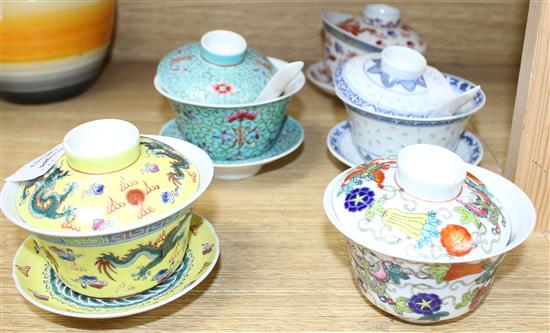 Five Chinese porcelain rice bowls, covers and stands, together with two spoons, second half 20th century, bowls 10.5cm diameter
